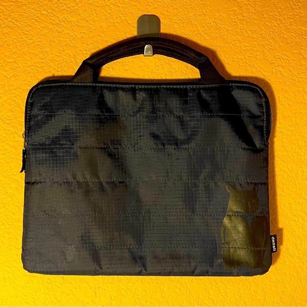 DENALI Padded Tech Bag Circa 2003 Navy Blue Turquoise Interior Water Resistant